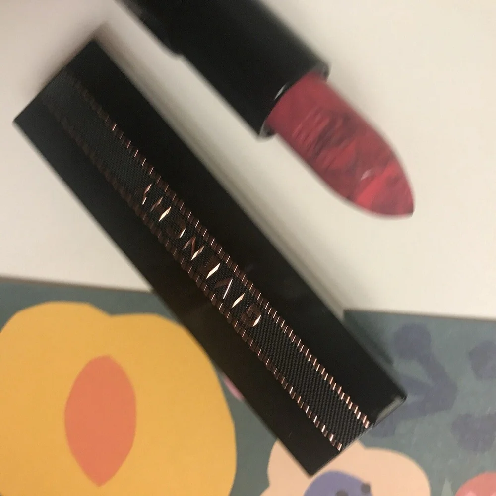 Givenchy rouge interdict